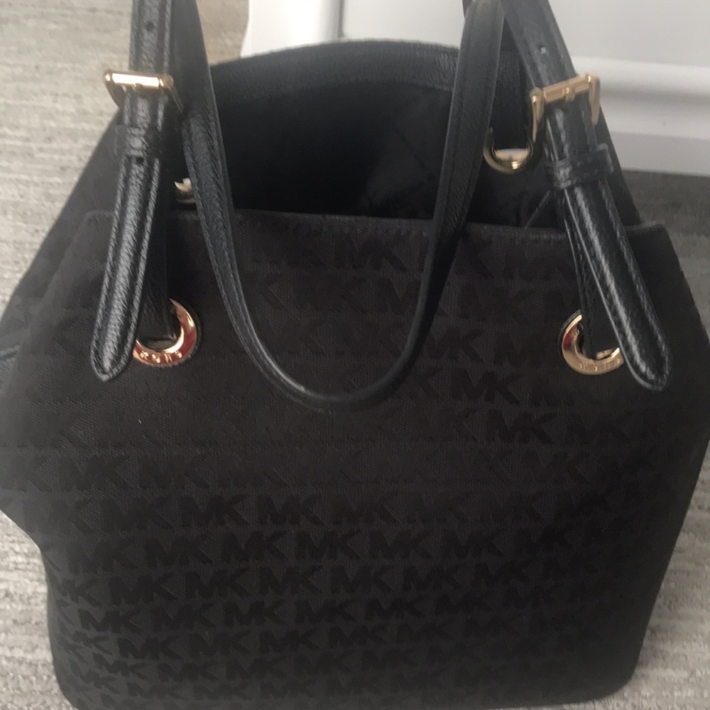 Michael Kors Black Canvas bucket purse - Picture 4 of 12